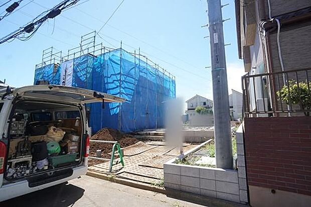 並列駐車2台可能。