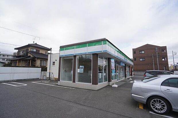 ファミリーマート牛久上柏田店まで1553m