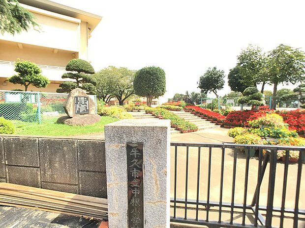 牛久市立中根小学校まで750m