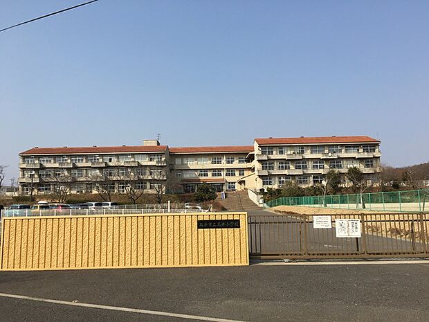 取手市立高井小学校まで900m