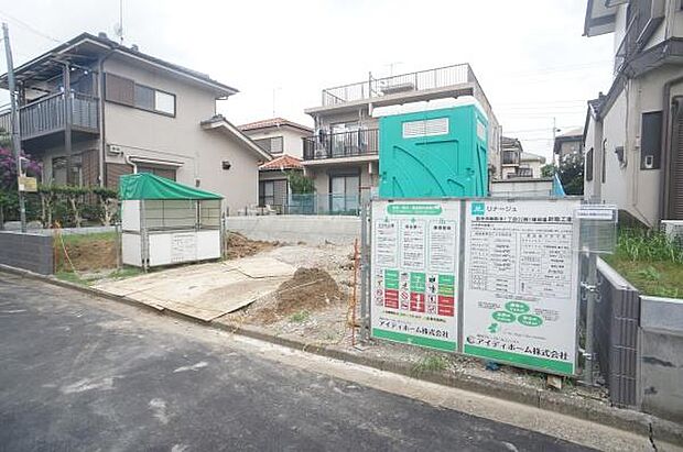 並列駐車2台可能。