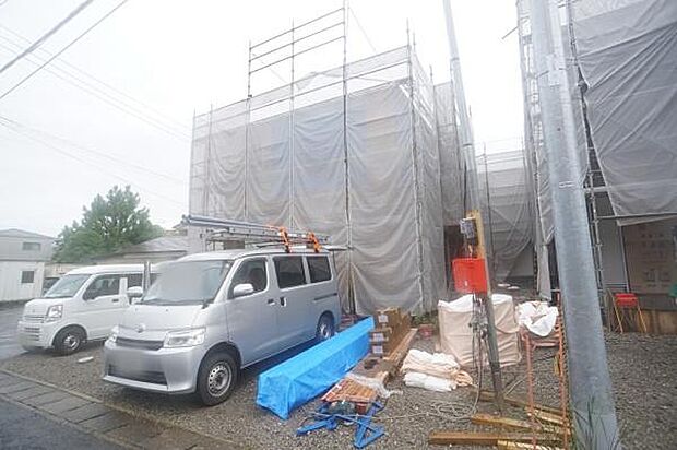 並列駐車2台可能。