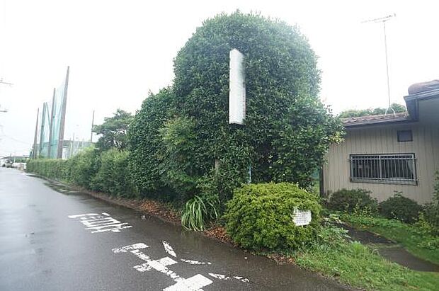 牛久ミニゴルフ場まで705m
