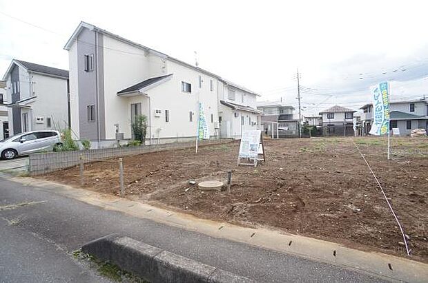 東側外観。