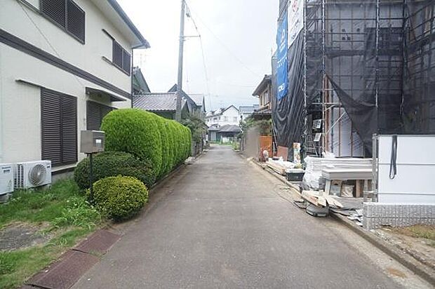 西側4m公道に接道。
