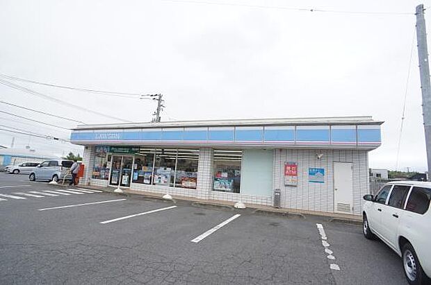 ローソン千代田稲吉店まで687m