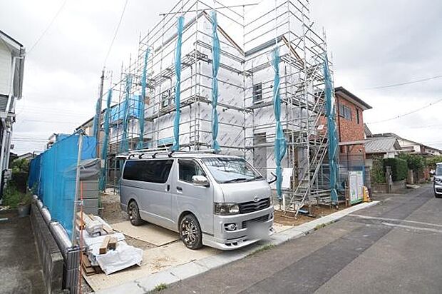 並列駐車2台可能。