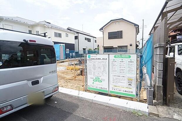 東側外観。