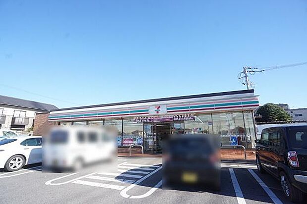 セブンイレブン牛久駅西店まで550m