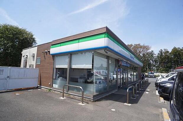 ファミリーマート土浦都和店まで1045m