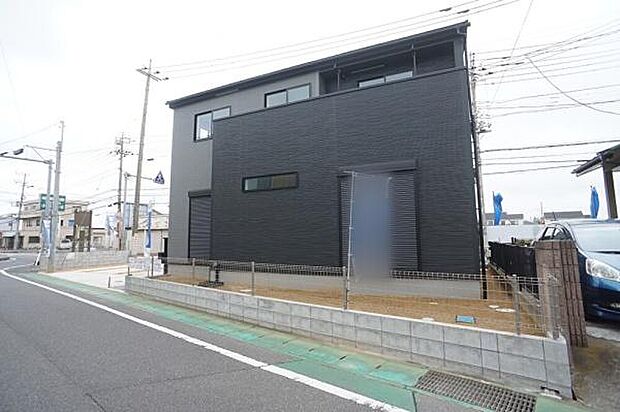 南側の土仕様のお庭。