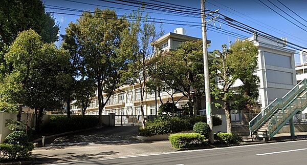 大分市立春日町小学校まで973m