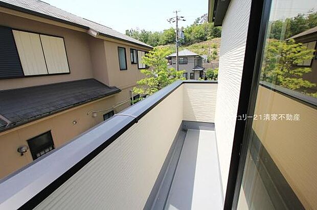 1号棟：陽当たり良好な南向きバルコニー！(2025年05月撮影)