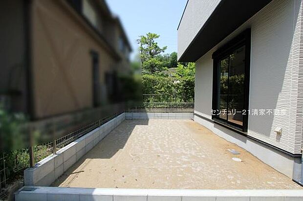 1号棟：お子様も遊べる広々お庭！(2025年05月撮影)