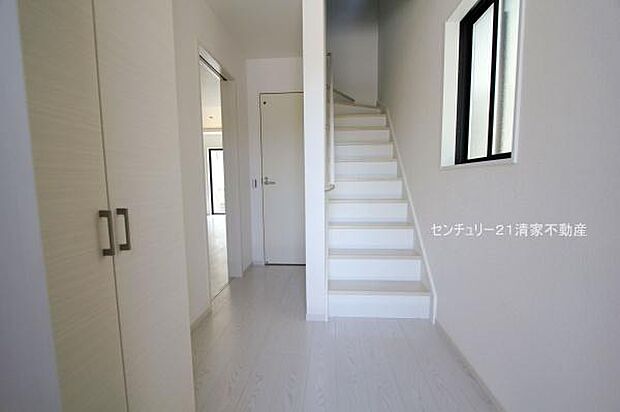 2号棟:便利なシューズボックス付き!(2025年05月撮影)