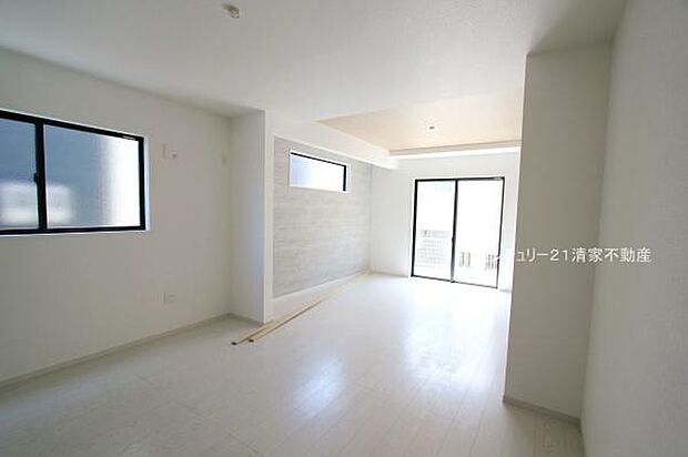 2号棟:明るい日差しが入るリビング!(2025年05月撮影)