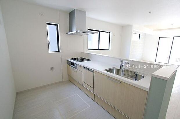 2号棟:人気の対面式キッチン!(2025年05月撮影)