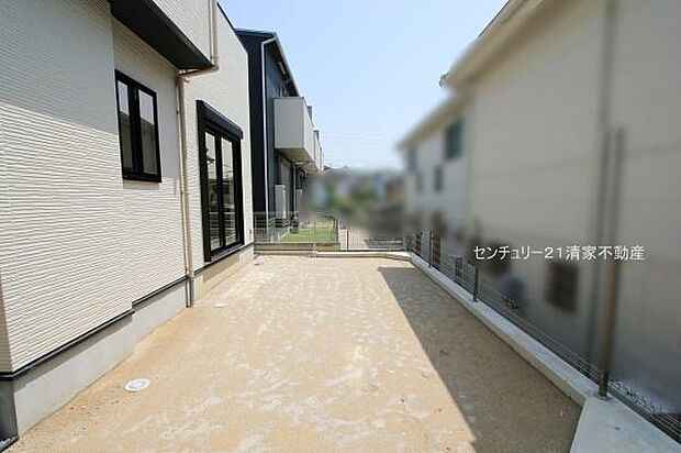 2号棟:お子様も嬉しいお庭付き!(2025年05月撮影)