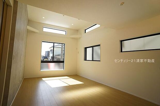 1号棟：明るい日差しが入るリビング！(2025年02月撮影)