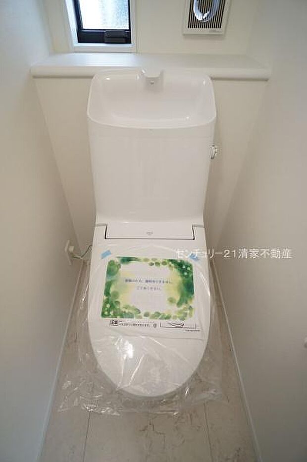 1号棟：白を基調とした、清潔感のある水廻りです。(2025年02月撮影)