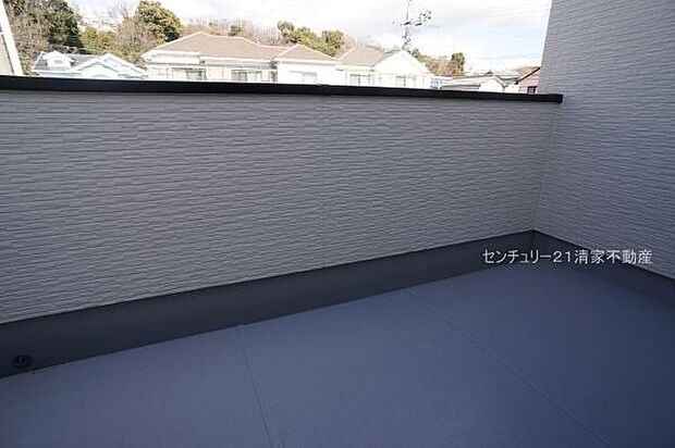 1号棟：広々バルコニーでお洗濯ラクラク(2025年02月撮影)