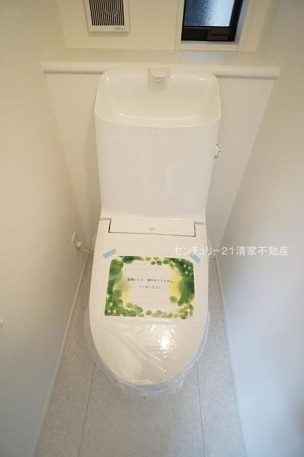 2号棟：白を基調とした、清潔感のある水廻りです。(2025年02月撮影)