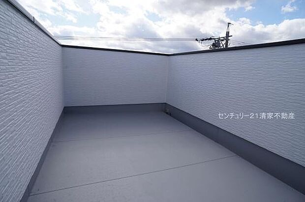 2号棟：広々バルコニーでお洗濯ラクラク(2025年02月撮影)