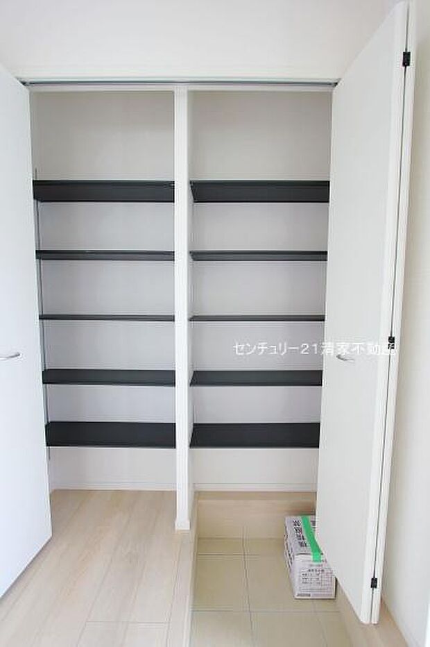 6号棟:大容量のシューズクローク付き!(2025年05月撮影)