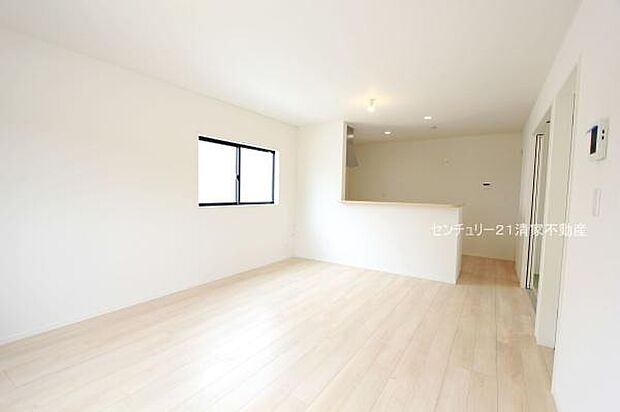 6号棟:ご家族みんながゆったり寛げるリビング(2025年05月撮影)