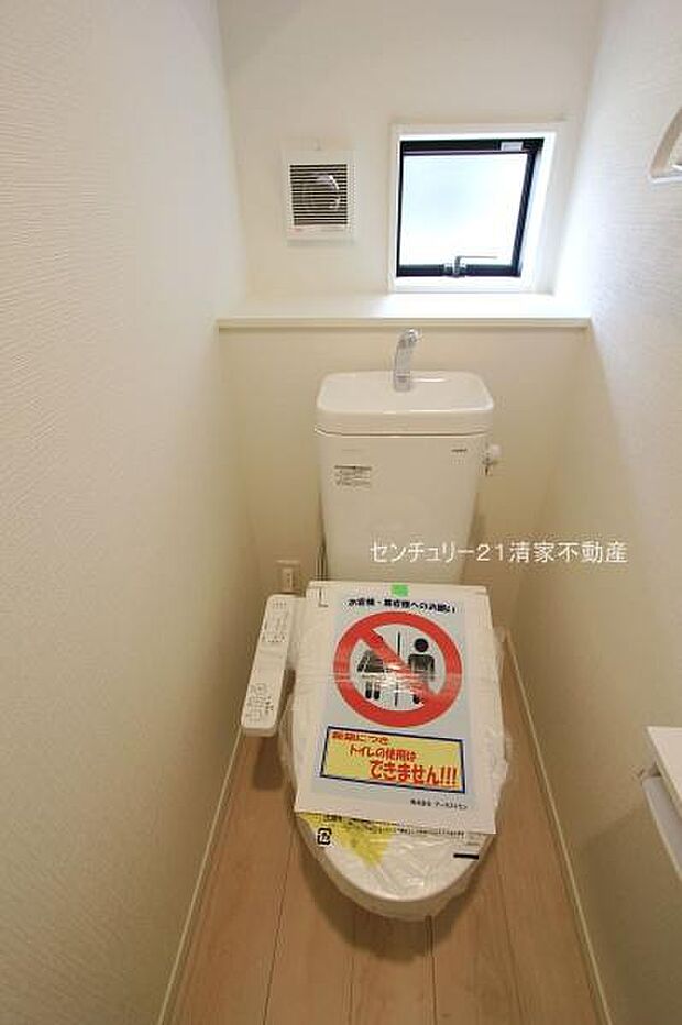 6号棟:白を基調とした、清潔感のある水廻りです。(2025年05月撮影)