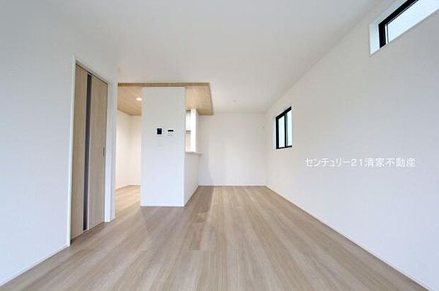 1号棟：明るい日差しが入るリビング！(2025年07月撮影)