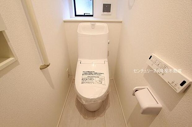 1号棟：手すりがついているため、ご年配の方も安心(2025年07月撮影)