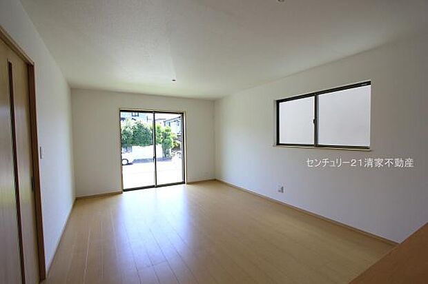 2号棟：ご家族みんながゆったり寛げるリビング(2025年08月撮影)