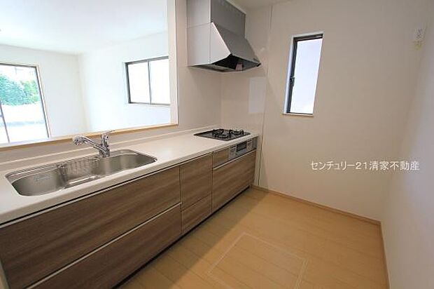 2号棟：家族との会話が弾む対面式キッチン！(2025年08月撮影)