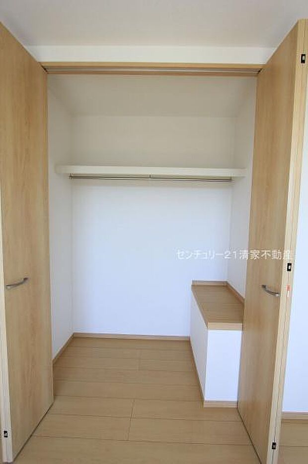 2号棟：たっぷり収納のクローゼット！(2025年08月撮影)
