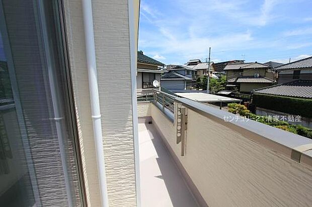 2号棟：陽当たり良好な南向きバルコニー！(2025年08月撮影)