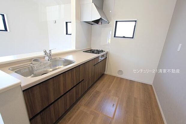 1号棟：家族との会話が弾む対面式キッチン！(2025年08月撮影)