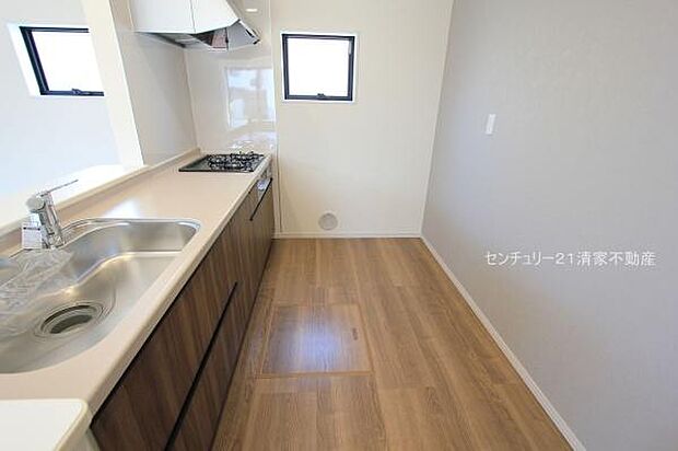 1号棟：人気の対面式キッチン！(2025年08月撮影)