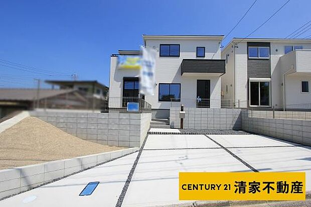 1号棟：駐車スペース並列2台分あり!(2025年08月撮影)