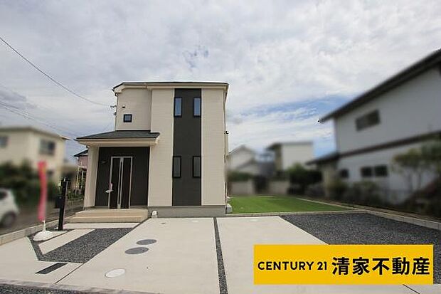 駐車スペース3台可(車種による)(2025年09月撮影)