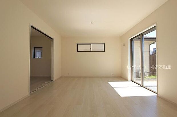 1号棟：明るい日差しが入るリビング！(2025年09月撮影)