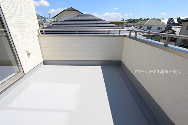 1号棟：広々バルコニーでお洗濯ラクラク(2025年09月撮影)