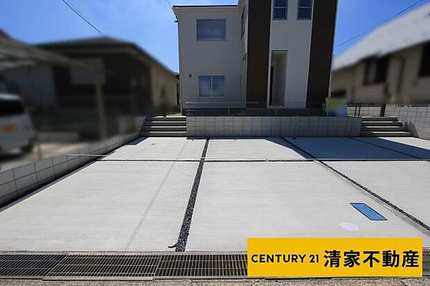 1号棟：駐車スペース2台分あり!(2025年09月撮影)