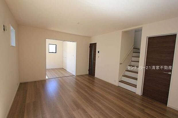 2号棟：リビングアップでご家族との会話も弾む！(2025年09月撮影)