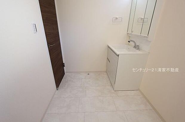 2号棟：ゆとりの洗面スペースで身支度もスムーズ！(2025年09月撮影)