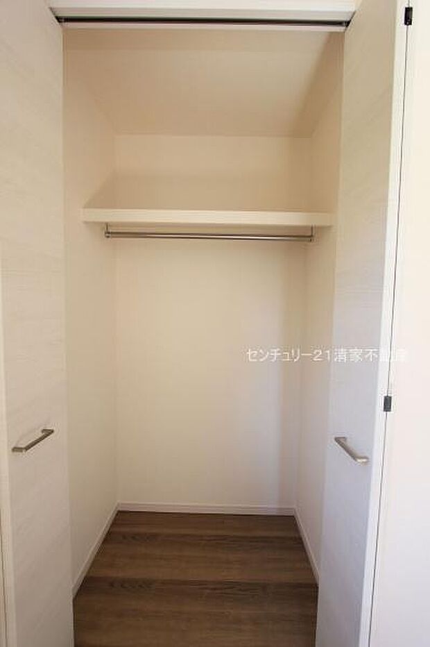 2号棟：たっぷり収納のクローゼット！(2025年09月撮影)