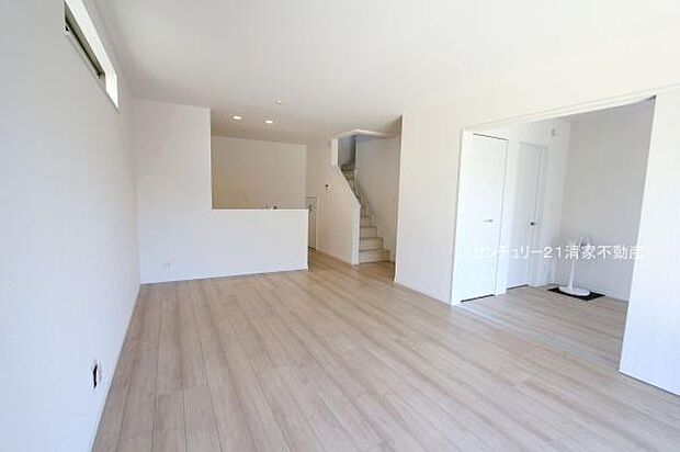 B号棟:リビングアップでご家族との会話も弾む!(2025年10月撮影)