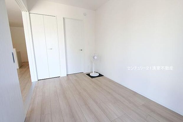 B号棟:子供部屋にも嬉しい全居室収納スペース(2025年10月撮影)