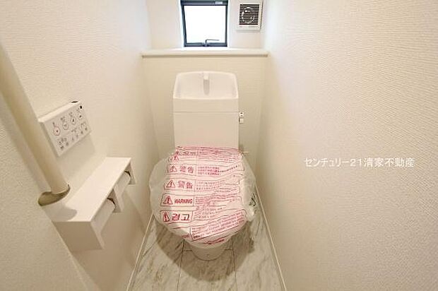 B号棟:手すりがついているため、ご年配の方も安心(2025年10月撮影)