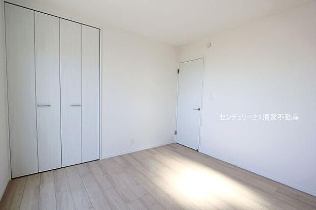 B号棟:陽光ふりそそぐ明るい室内!(2025年10月撮影)